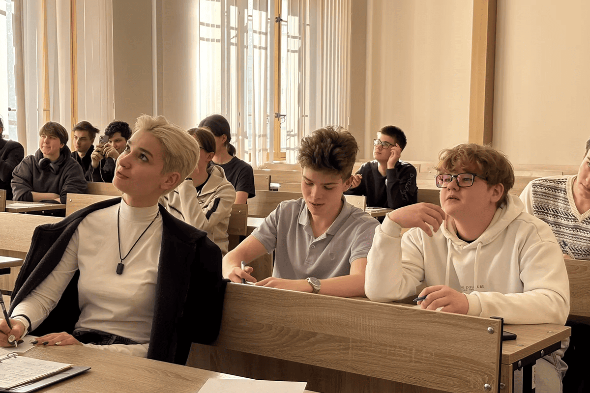 В Институте физики и математики СПбПУ состоялся открытый лекторий по тригонометрии для школьников.